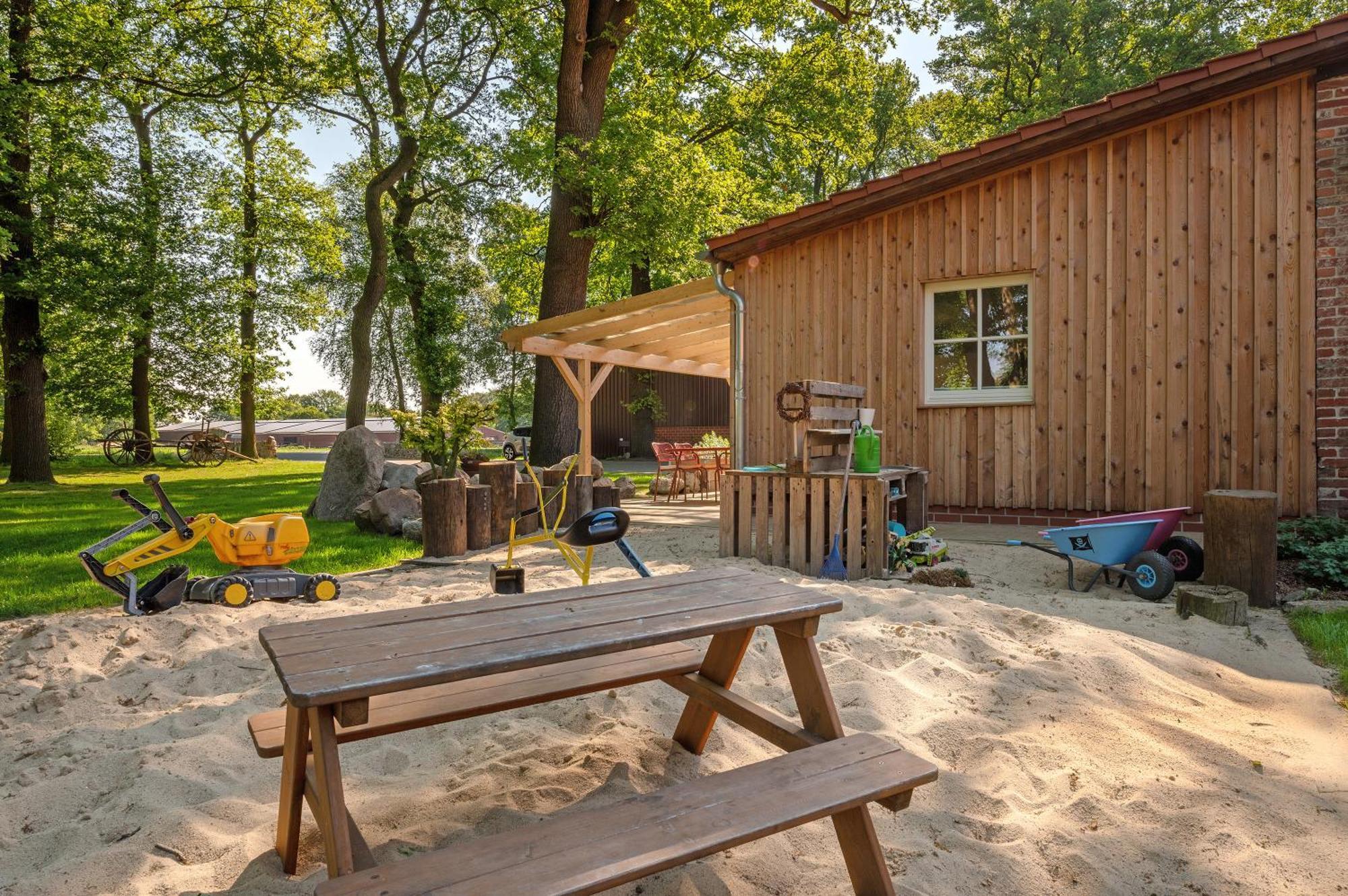 Eichengefluester Waldhuette Wagenfeld Buitenkant foto